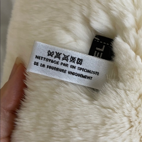 Rare Vintage fur Chanel scarf kylie Jenner white❄️ - Picture 6 of 8